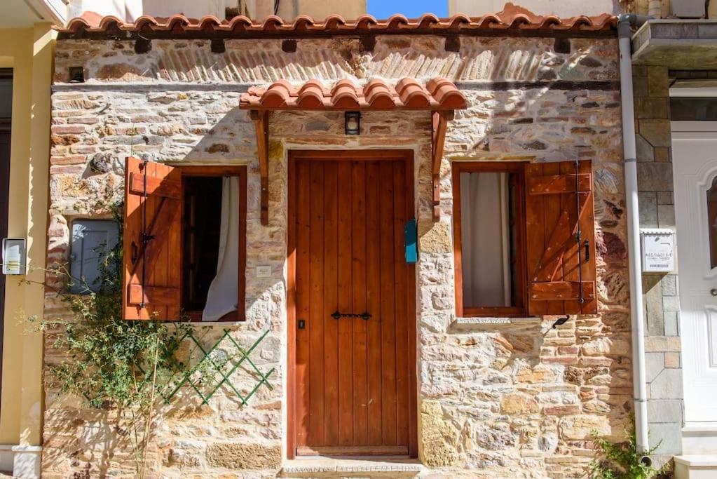 Lavrio Stone House 5 Min From The Centre/Port Apartamento Exterior foto