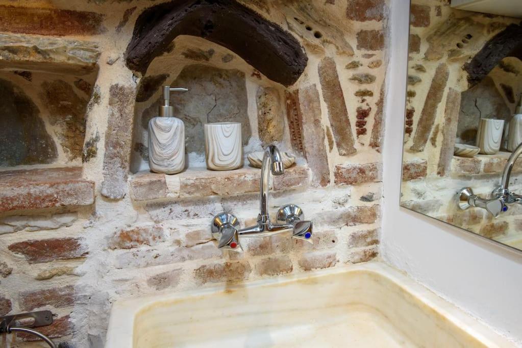 Lavrio Stone House 5 Min From The Centre/Port Apartamento Exterior foto