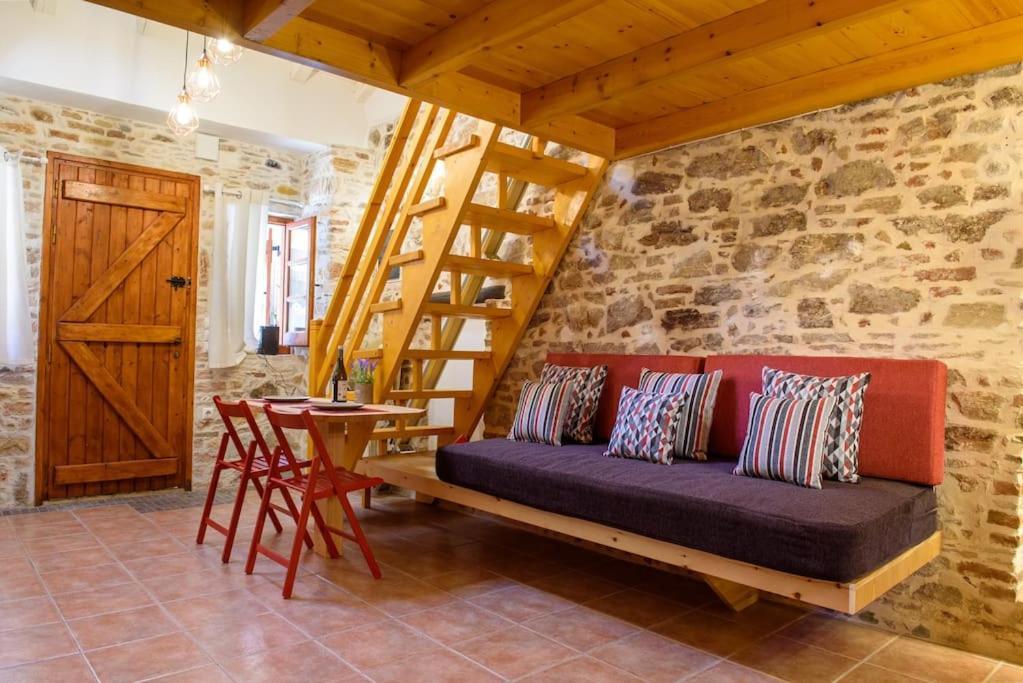 Lavrio Stone House 5 Min From The Centre/Port Apartamento Exterior foto