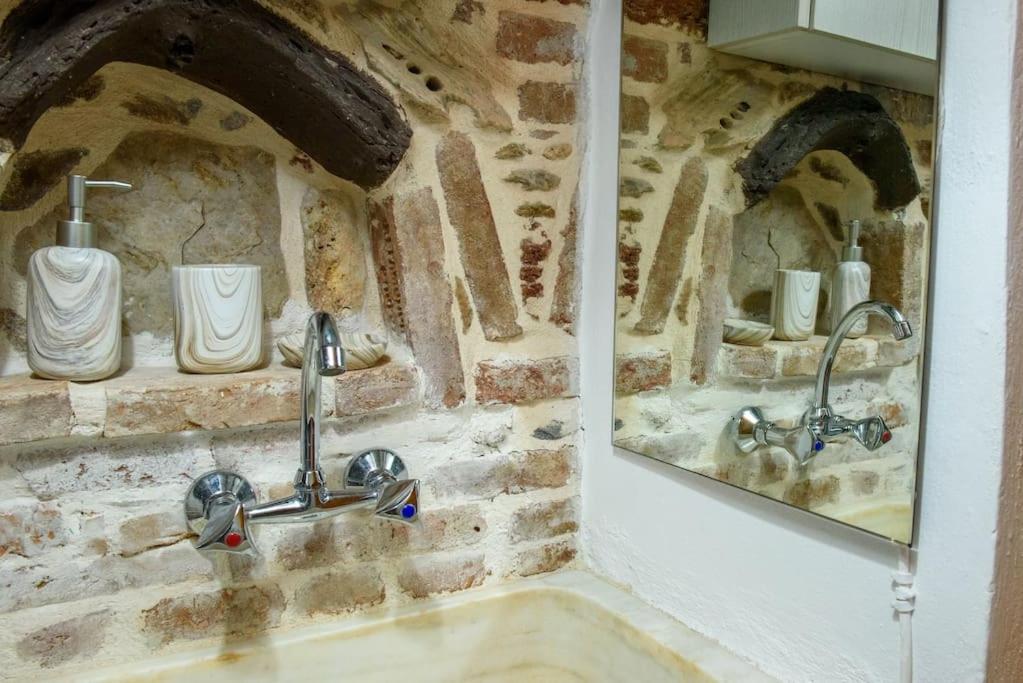 Lavrio Stone House 5 Min From The Centre/Port Apartamento Exterior foto