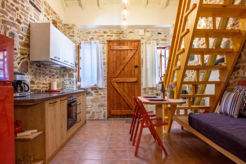 Lavrio Stone House 5 Min From The Centre/Port Apartamento Exterior foto